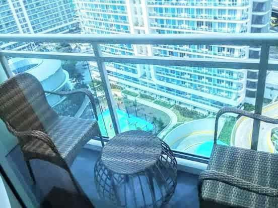 Azure C6 Balcony Wifi Near Mall Airport Multipl Units مانيلا المظهر الخارجي الصورة